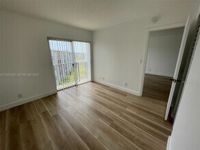 8700 N Sherman Cir in Miramar, FL - Building Photo - Building Photo