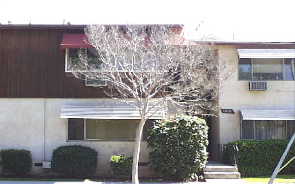 1218 Valley View Rd in Glendale, CA - Foto de edificio - Building Photo