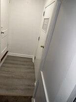 240 E Avon Rd, Unit APT 1 in Brookhaven, PA - Building Photo