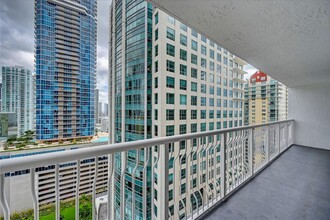 1200 Brickell Bay Dr in Miami, FL - Building Photo - Building Photo