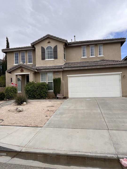 3406 Club Rancho Dr in Palmdale, CA - Building Photo