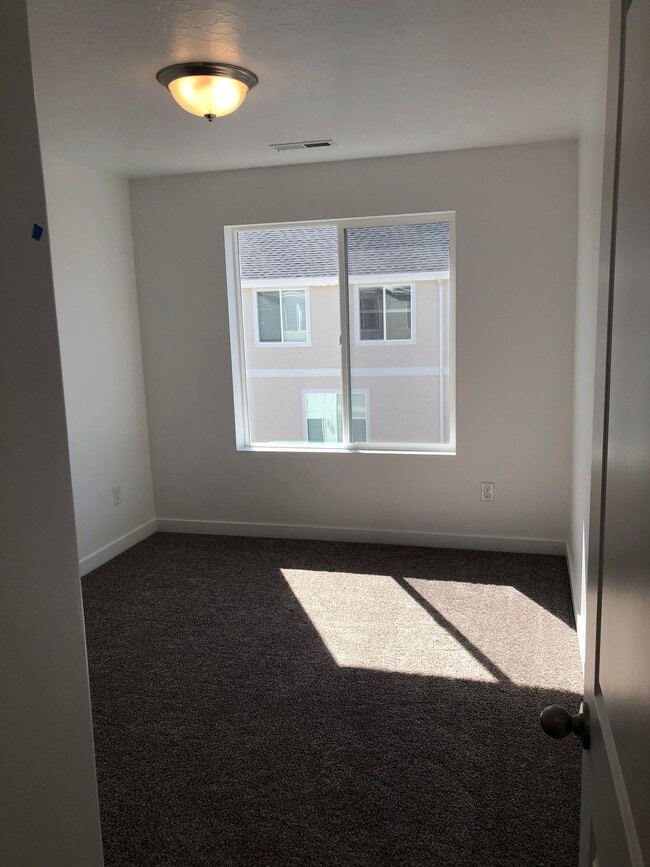 property at 1142 E Hatch Row