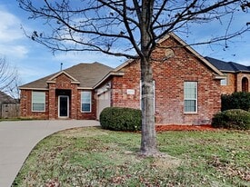 1404 Blue Gill Ln in Crowley, TX - Building Photo