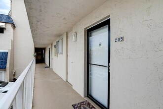 3575 S Ocean Blvd, Unit 2050 in Palm Beach, FL - Building Photo - Building Photo