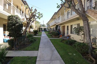 11811 Beverly in Whittier, CA - Foto de edificio - Interior Photo