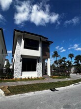 8003 NW 42nd St in Doral, FL - Building Photo - Building Photo