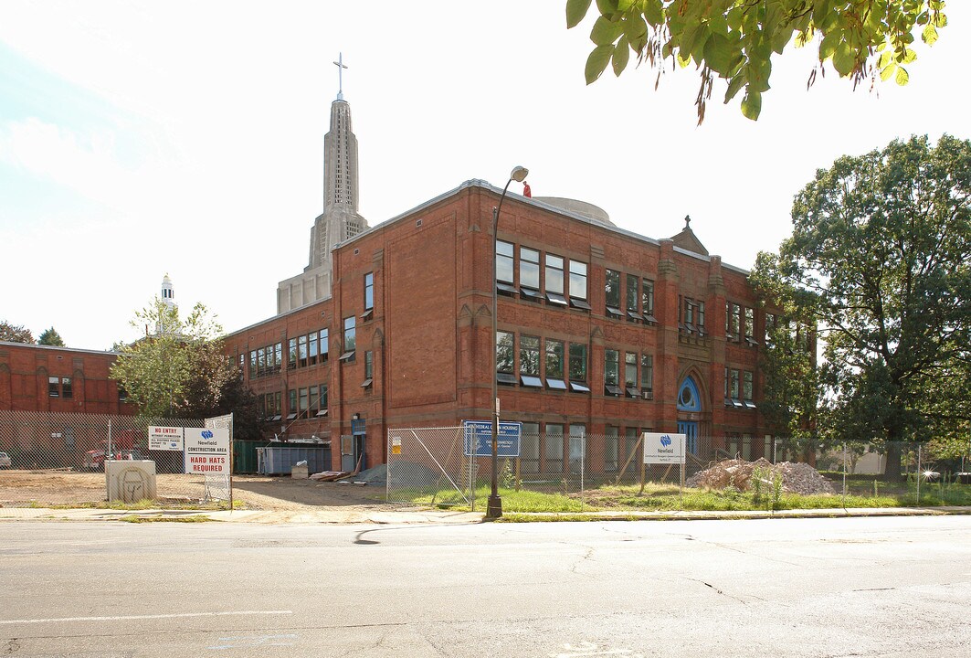 Cathedral Green in Hartford, CT - Building Photo