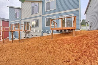 209 Cloverdale Rd in Kalama, WA - Building Photo - Building Photo