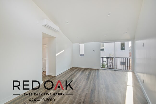 property at 2252 1/2 Cove Ave