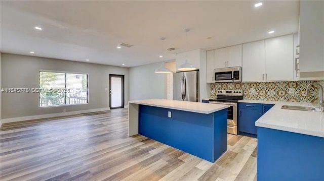 1050 SW 11th St in Miami, FL - Foto de edificio - Building Photo