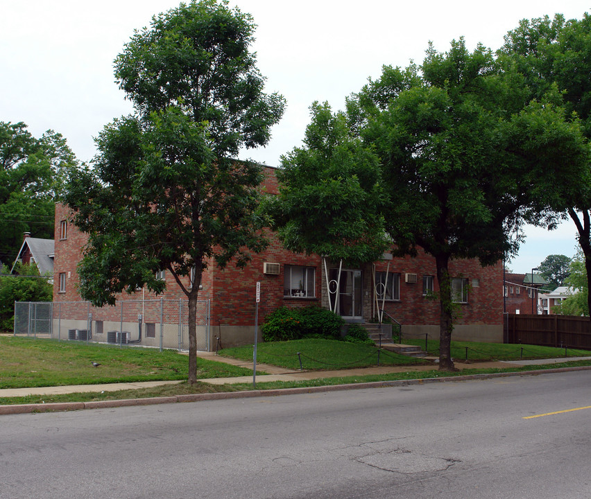 1108 Bates St in St. Louis, MO - Building Photo