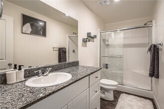 527 Clearsable Ave in Henderson, NV - Building Photo - Building Photo