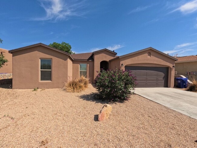 928 Flora Vista Dr in Las Cruces, NM - Building Photo - Building Photo