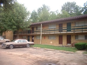 Del Rio 24 Apartments in Tallahassee, FL - Building Photo - Building Photo