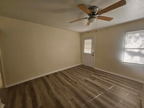 7009 Old Middleburg Rd S, Unit 7009 in Jacksonville, FL - Foto de edificio - Building Photo