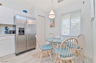 915 New Waterford Dr in Naples, FL - Foto de edificio - Building Photo