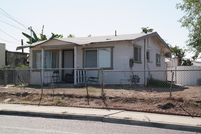 2904-2910 E 16th St in National City, CA - Foto de edificio - Building Photo