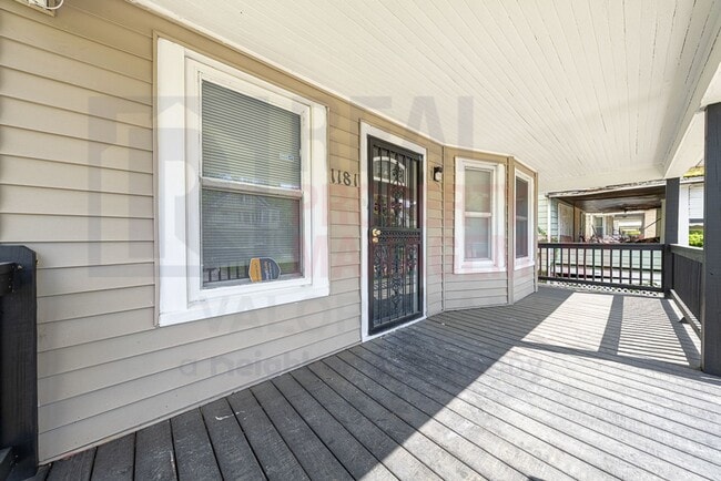 1181 Rozelle Ave in East Cleveland, OH - Foto de edificio - Building Photo