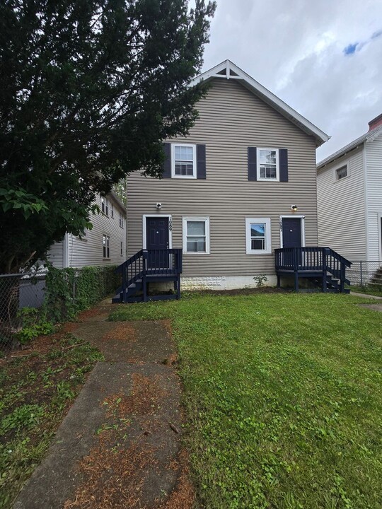 1087-1089-1089 S Champion Ave in Columbus, OH - Building Photo