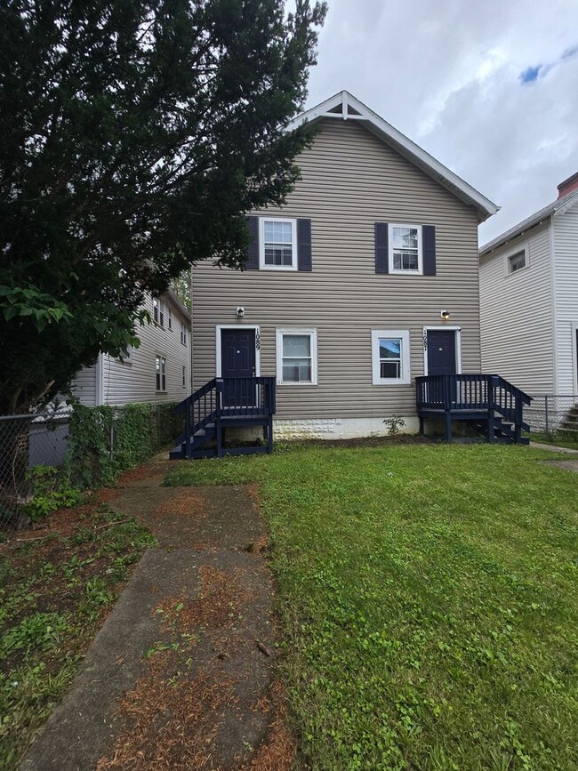 1087-1089-1089 S Champion Ave