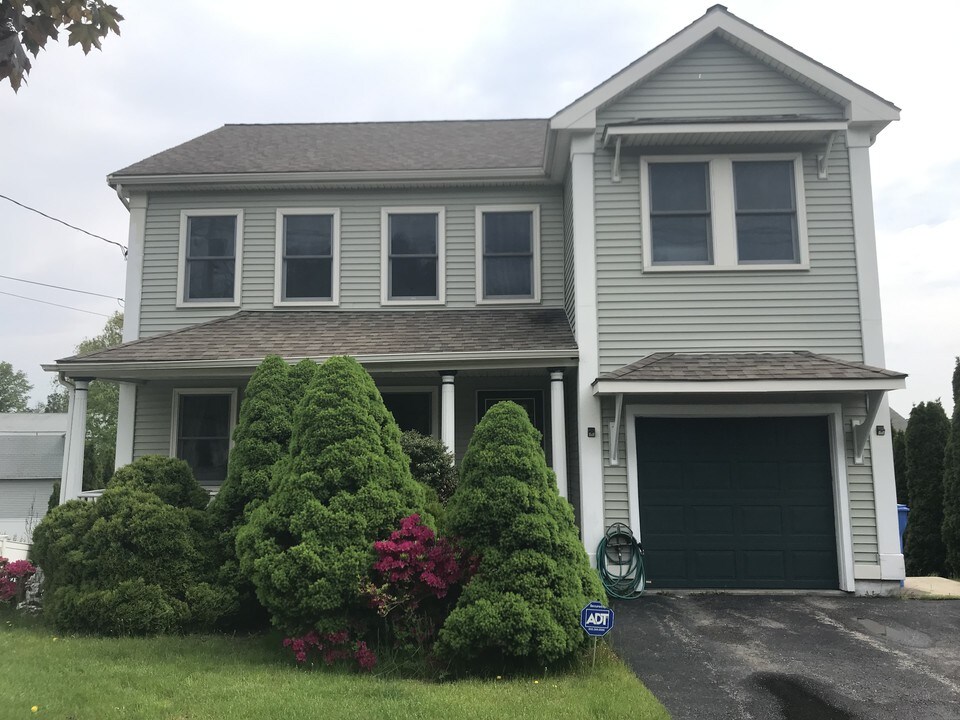 671 Trapelo Rd, Unit 049 in Waltham, MA - Building Photo