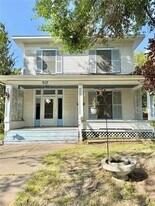 517 W Hull St in Denison, TX - Building Photo