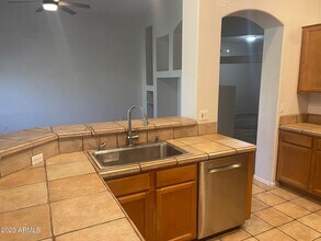 244 W Goldfinch Way in Chandler, AZ - Foto de edificio - Building Photo