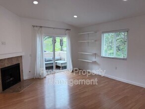 106 Sea Cliff Way in Oceanside, CA - Building Photo - Building Photo