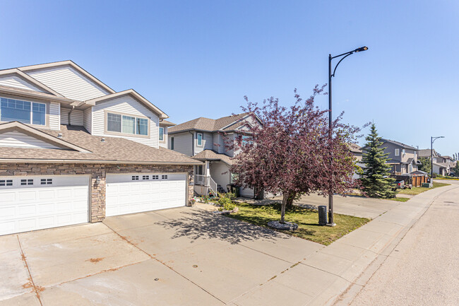 9430 Stein Way NW in Edmonton, AB - Building Photo - Primary Photo