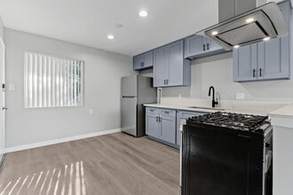 10442 Lampson Ave in Garden Grove, CA - Building Photo - Building Photo