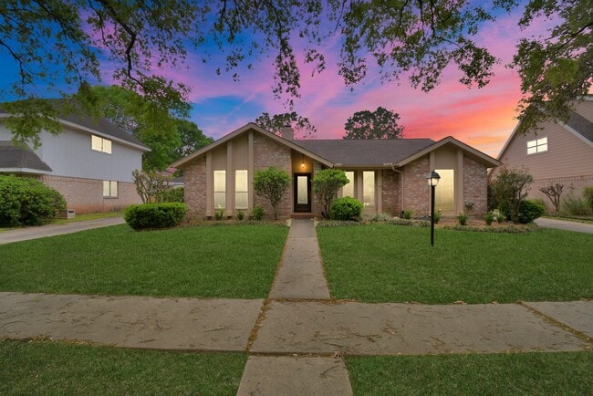 2818 Colonial Dr in Sugar Land, TX - Building Photo - Building Photo