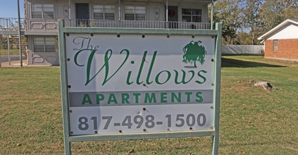 Willows Apartments in Fort Worth, TX - Building Photo - Building Photo