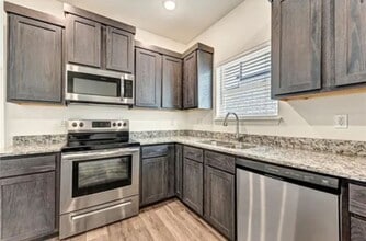 914 S Benchmark Ln in Fayetteville, AR - Building Photo - Building Photo