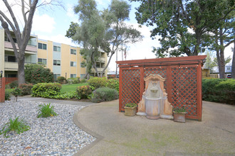 The Huntington Apartments in Sacramento, CA - Foto de edificio - Building Photo