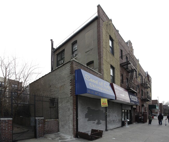 45-51 39th Pl in Sunnyside, NY - Building Photo - Building Photo