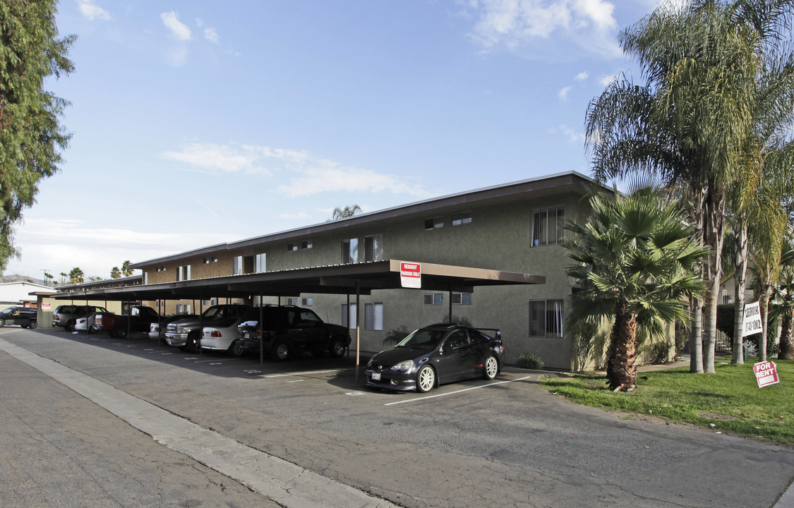 Woodlawn Apartments in Escondido, CA - Building Photo