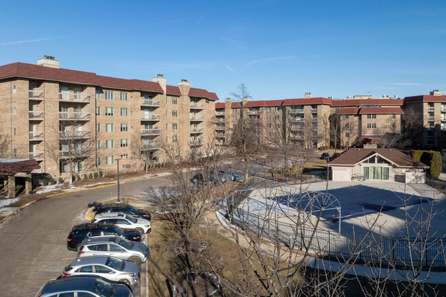 Northbrook Court in Northbrook, IL - Building Photo - Building Photo