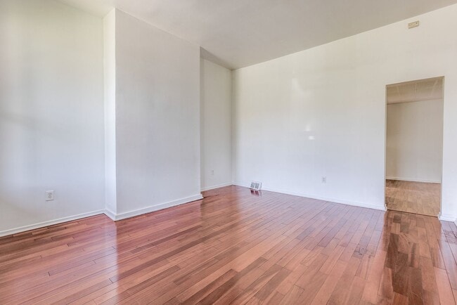 834 Industry St in Pittsburgh, PA - Building Photo - Building Photo