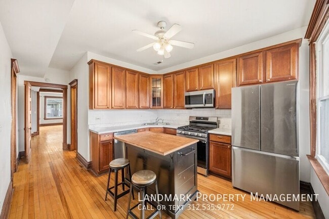 2528 N Monticello Ave in Chicago, IL - Building Photo - Building Photo