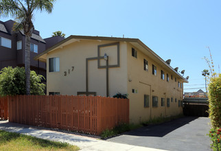 317 S Myers St in Oceanside, CA - Foto de edificio - Building Photo