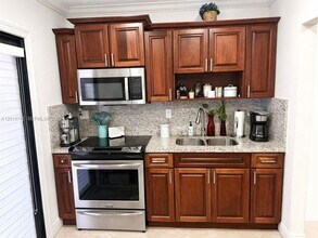 310 NW 32nd Ct in Miami, FL - Building Photo - Building Photo