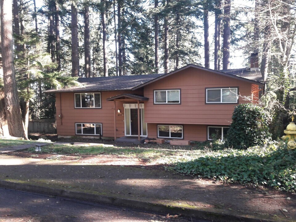 635 Kingswood Ave in Eugene, OR - Building Photo