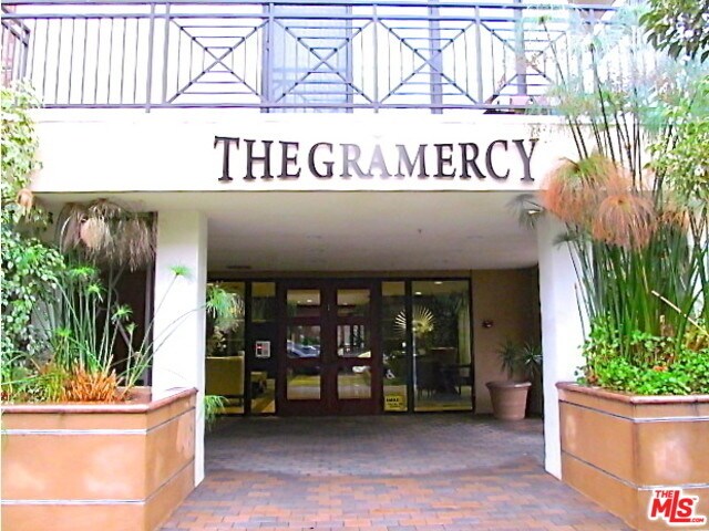 311 S Gramercy Pl in Los Angeles, CA - Building Photo
