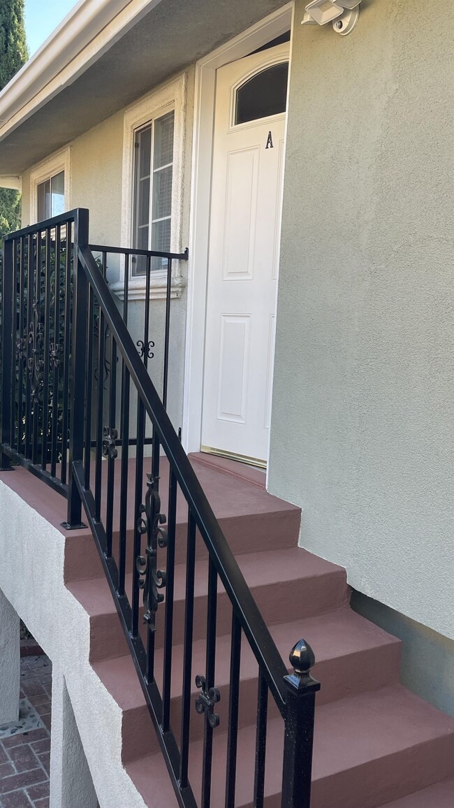 5138 W 141st St, Unit -102 in Hawthorne, CA - Building Photo - Building Photo