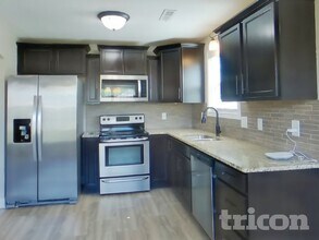 1041 Charles Thomas Dr in Clarksville, TN - Building Photo - Building Photo