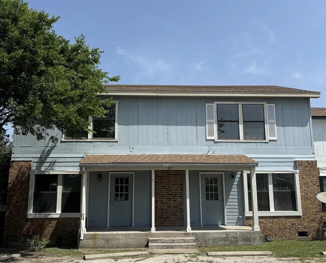 property at 103 E Moerbe St