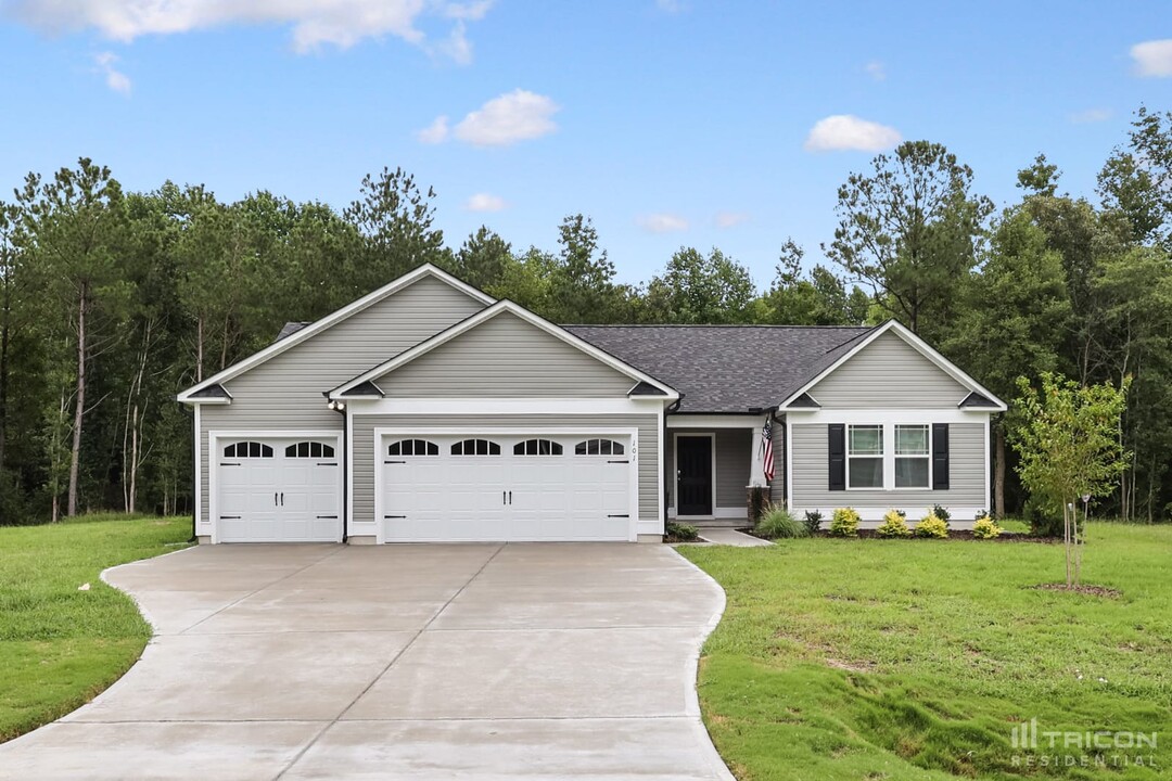 101 Hockey Puck Wy in Benson, NC - Building Photo