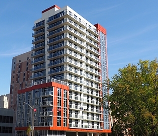 131 University in Waterloo, ON - Building Photo