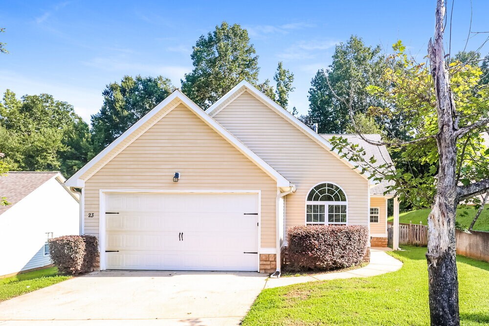 23 Bedford Park Dr in Newnan, GA - Foto de edificio