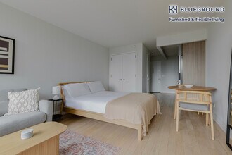 235 W 48th St in New York, NY - Building Photo - Building Photo